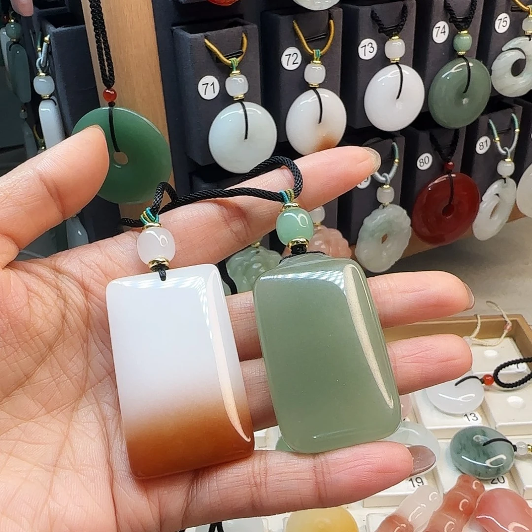 石英质玉未镶嵌颈饰