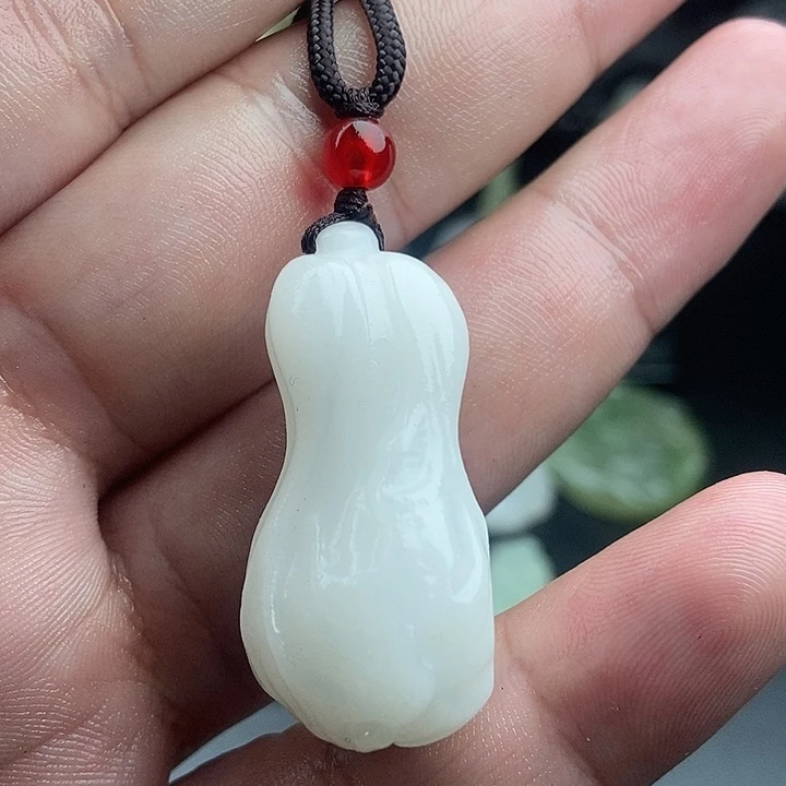 和田玉（糖玉）未镶嵌颈饰