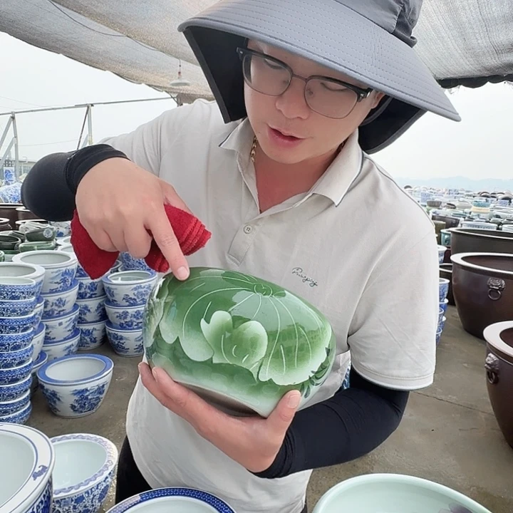 瓷片直径23，高13。。。。。。