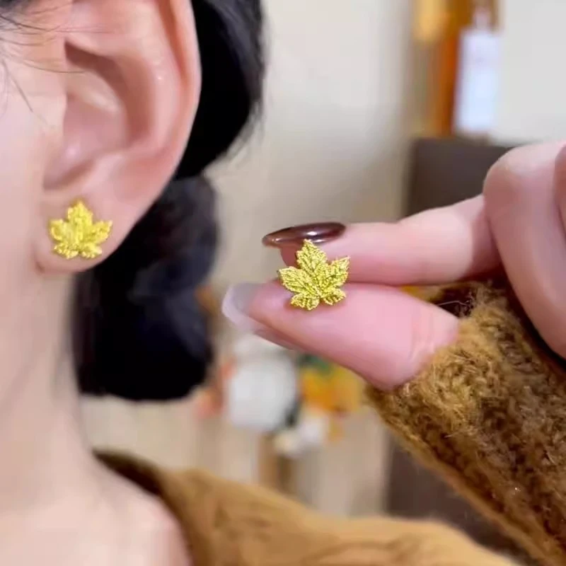 铜合金耳饰 鑫新款枫叶精致耳钉复古百搭小众轻奢个性耳饰 0320