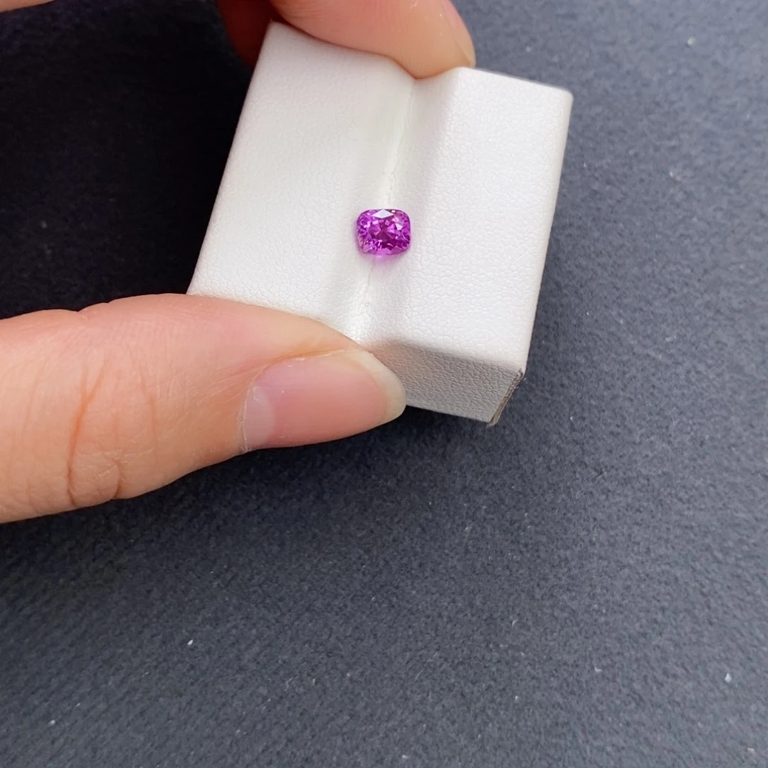 蓝宝石裸石未镶嵌?****卜