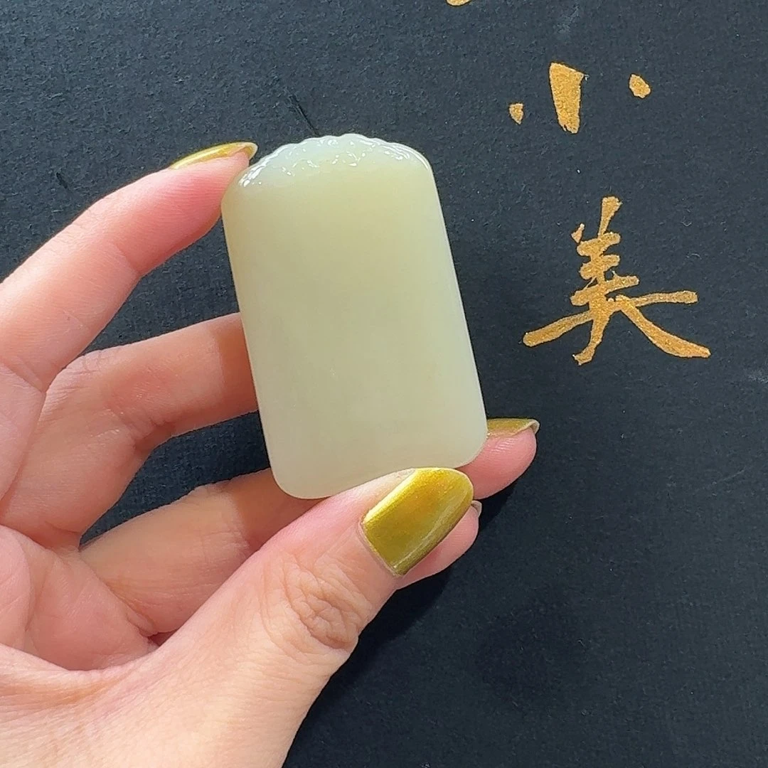 颈饰未镶嵌和田玉若羌黄口