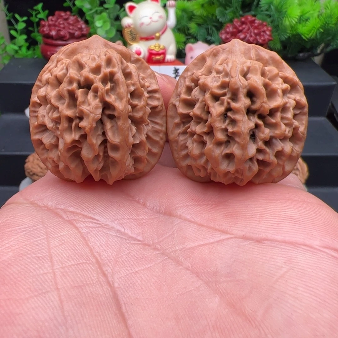 文玩核桃把件野生秦闷，尺寸37