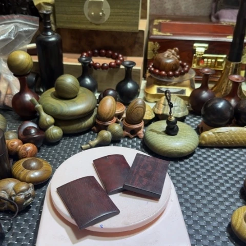 维腊木（绿檀）桑**.