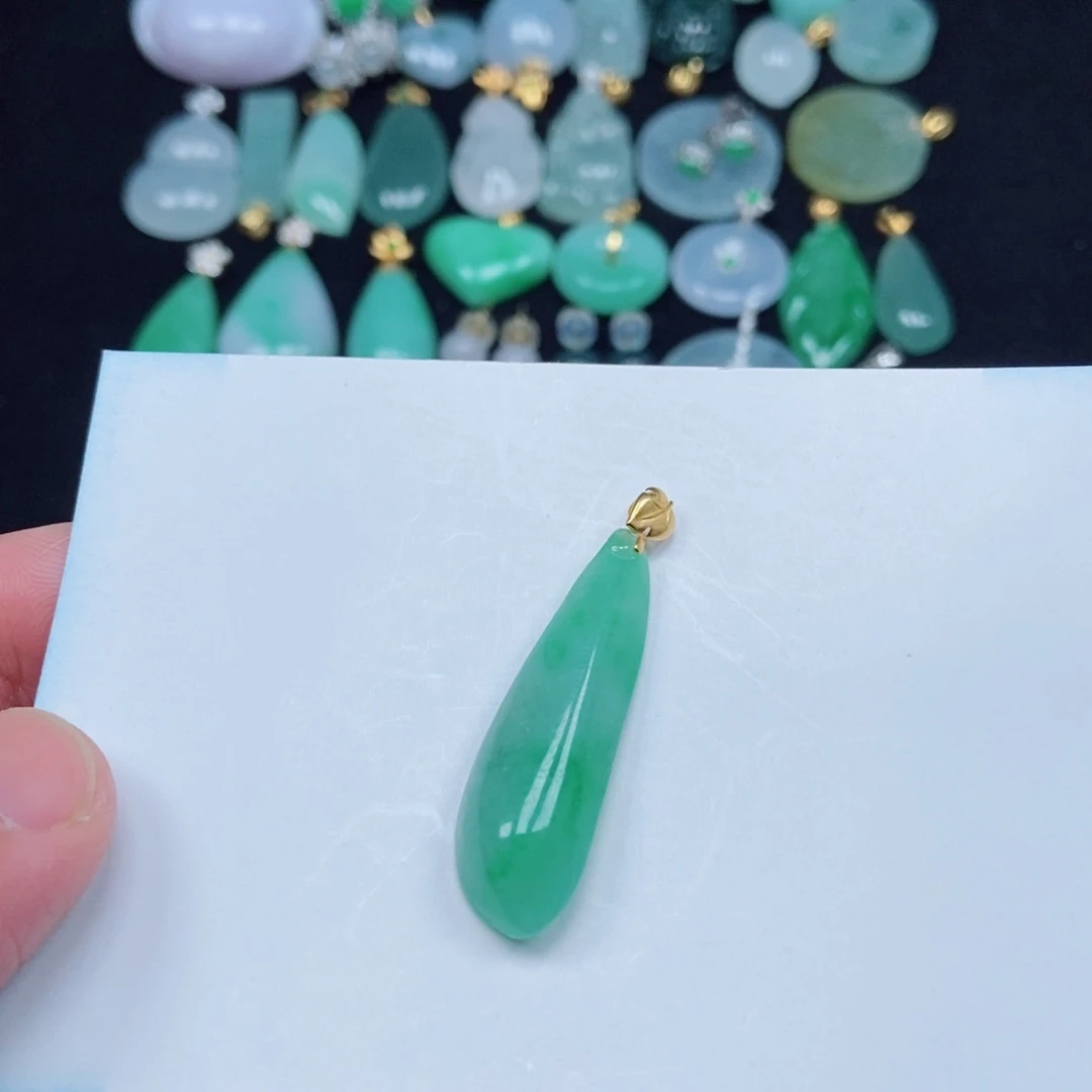 翡翠未镶嵌颈饰吊坠