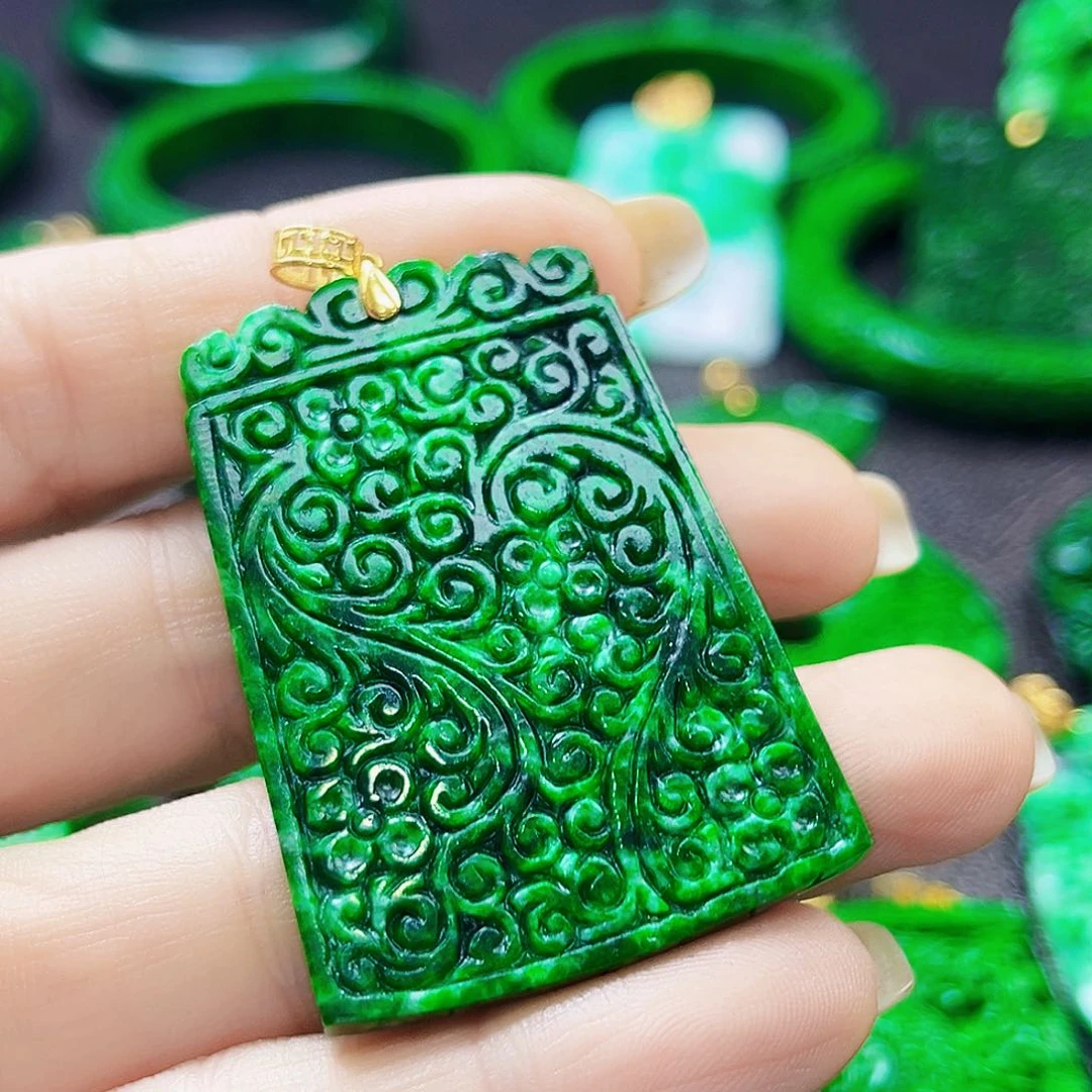 颈饰18K金镶嵌翡翠