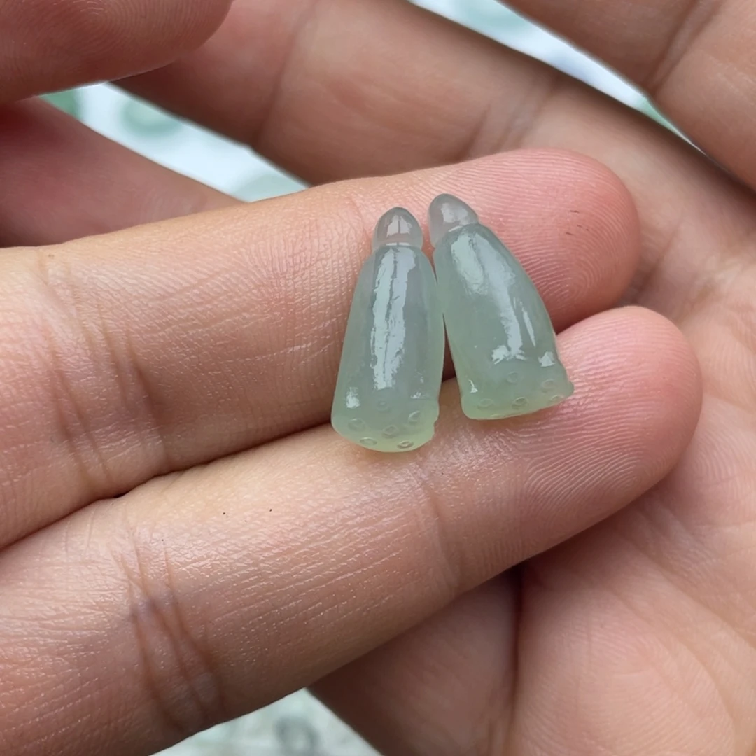 定制翡翠未镶嵌莲蓬一对