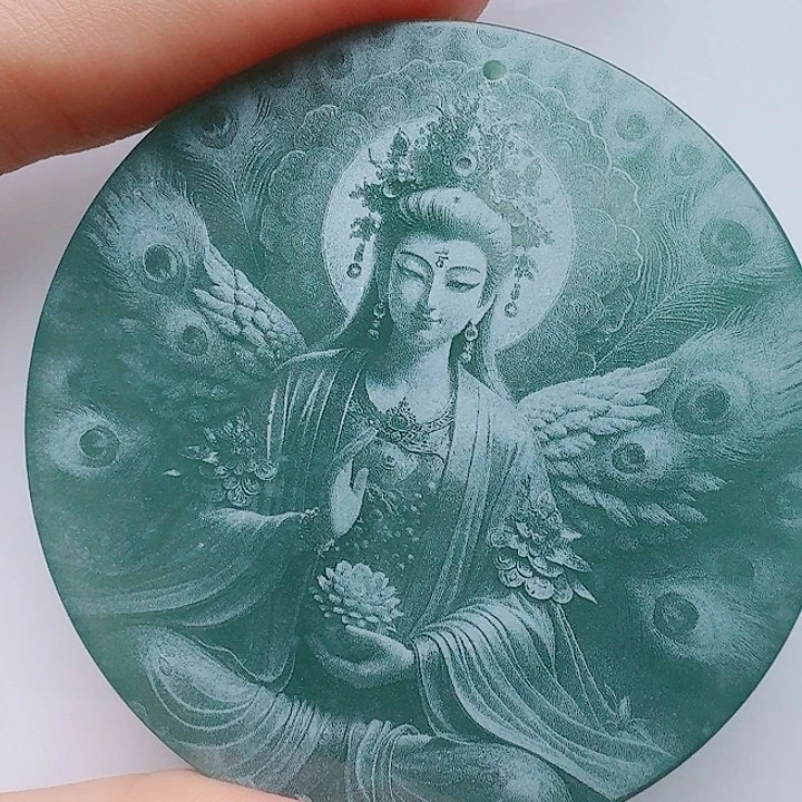 翡翠未镶嵌颈饰多样性发其一