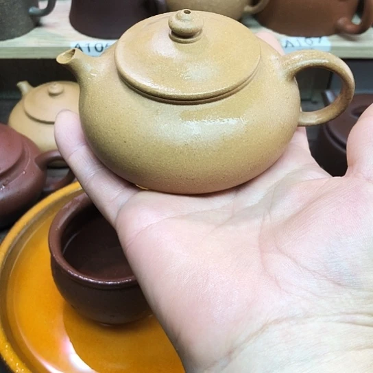 紫砂茶壶黄金段泥寒江150豪升左右