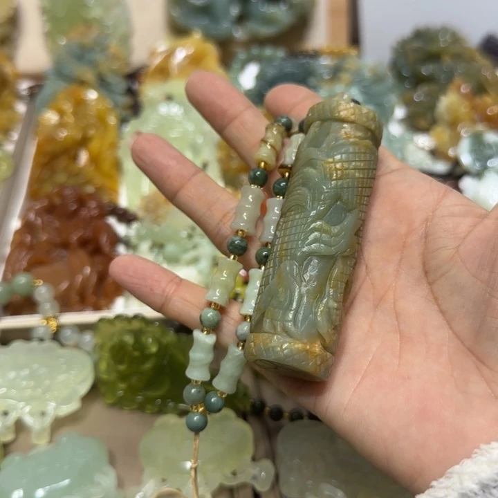 蛇纹石玉吊坠未镶嵌