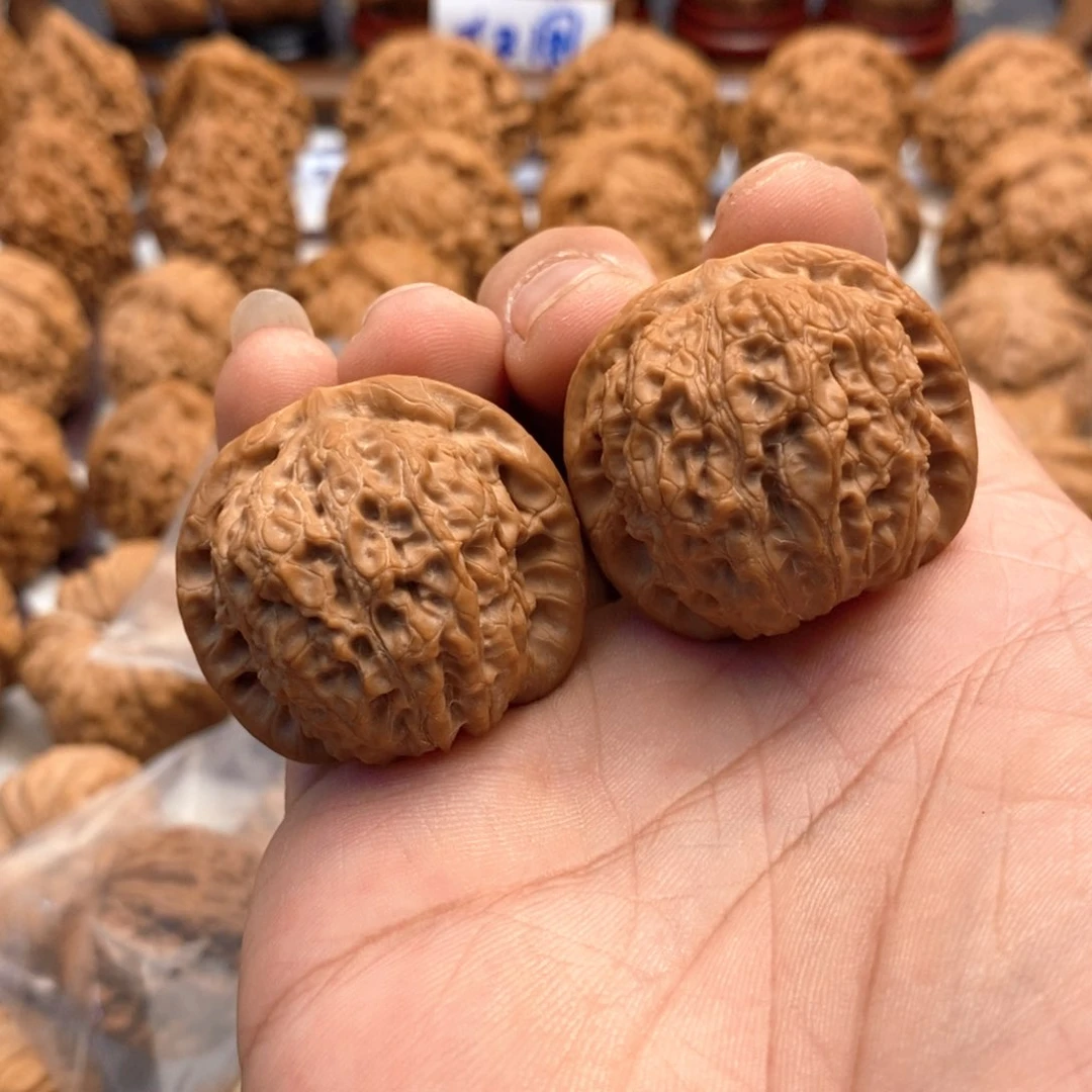 【闪购商品】文玩核桃把件初*36尺 血麒麟 59