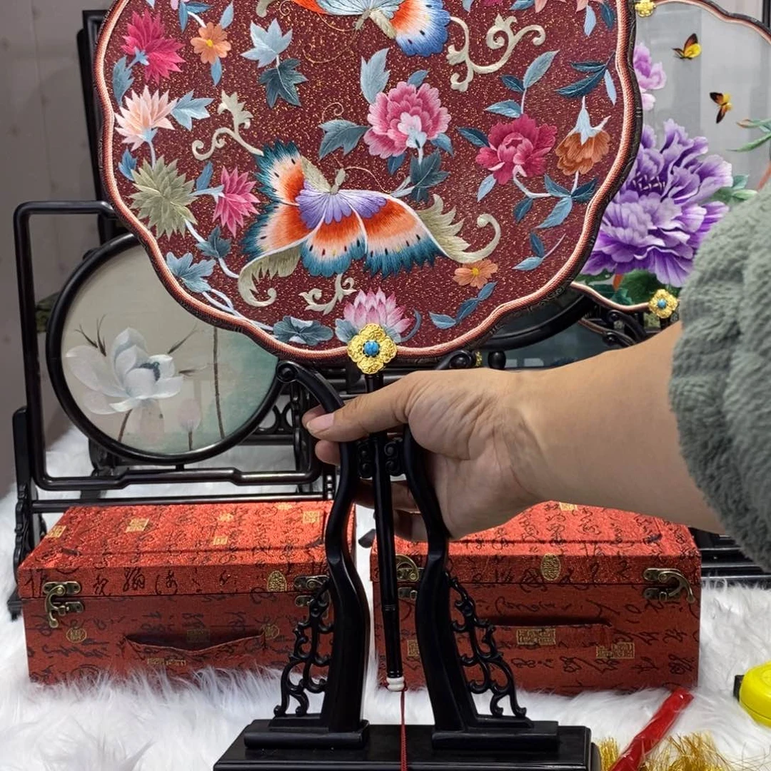 刺绣M****+苏州纯手工制作