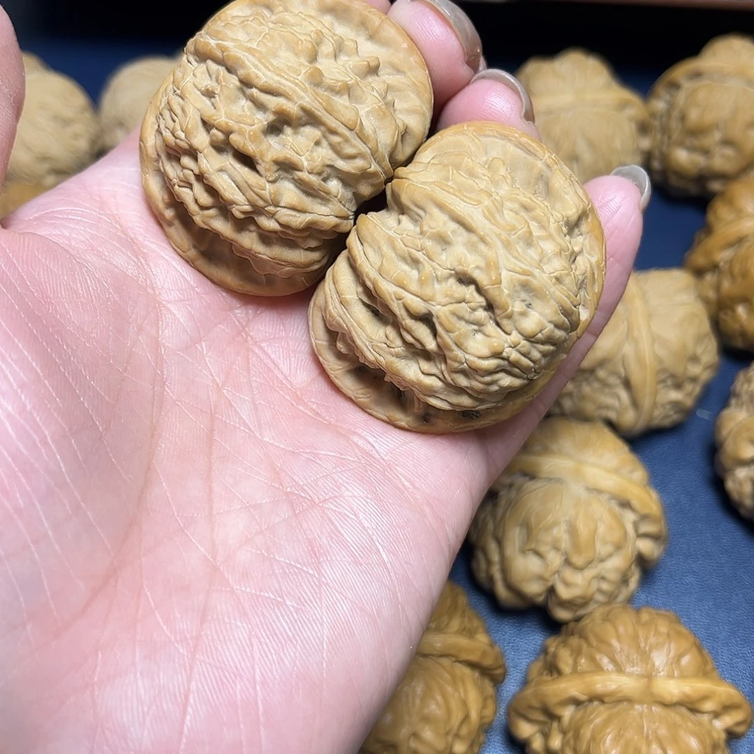 文玩核桃吊坠江****热白师子