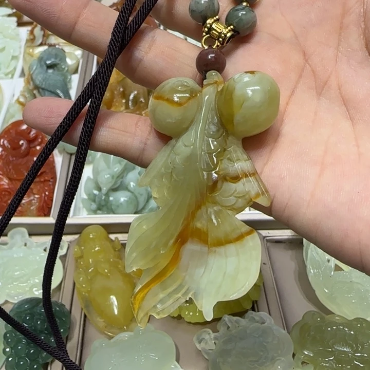 蛇纹石玉吊坠未镶嵌