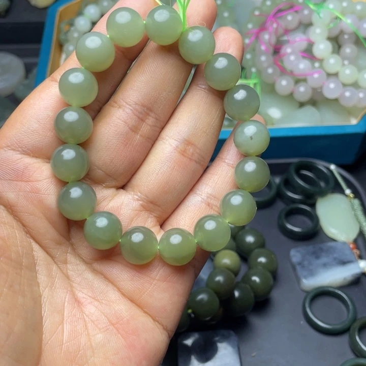 未镶嵌和田玉珠宝半成品有包容
