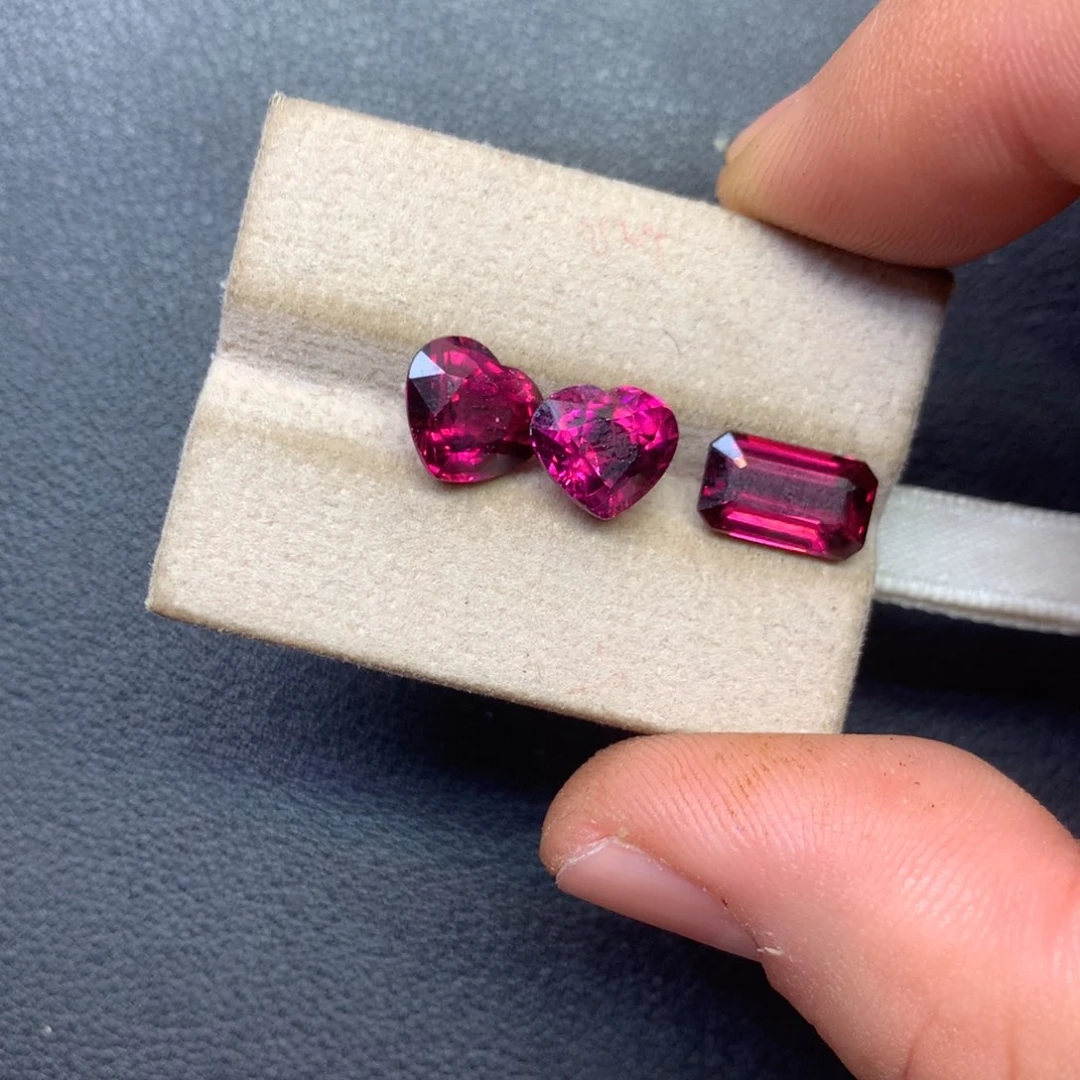 石榴石（紫牙乌）裸石未镶嵌雄10.35ct