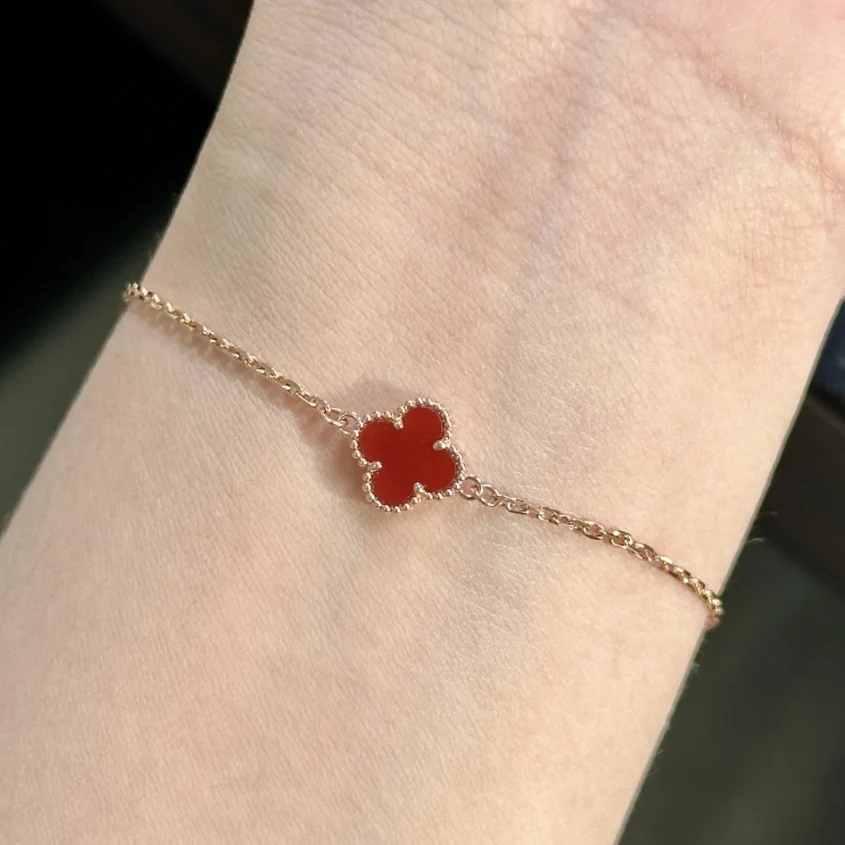 18k金单花四叶草迷你手链9.5mm小花玛瑙手链