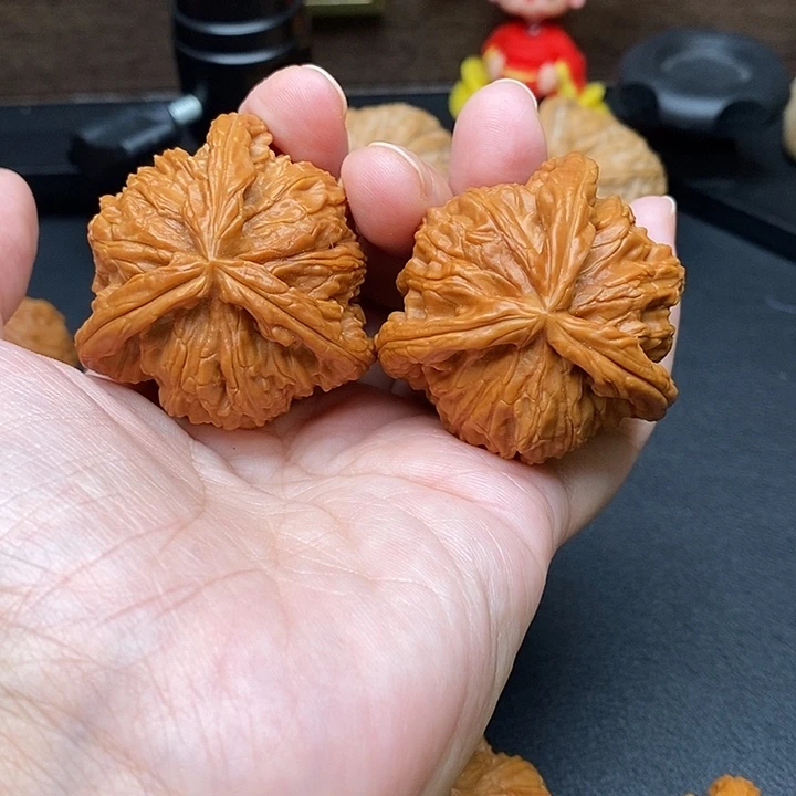 带****文玩核桃把件白奔