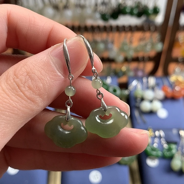 和田玉银S925镶嵌耳饰如意锁湖水绿