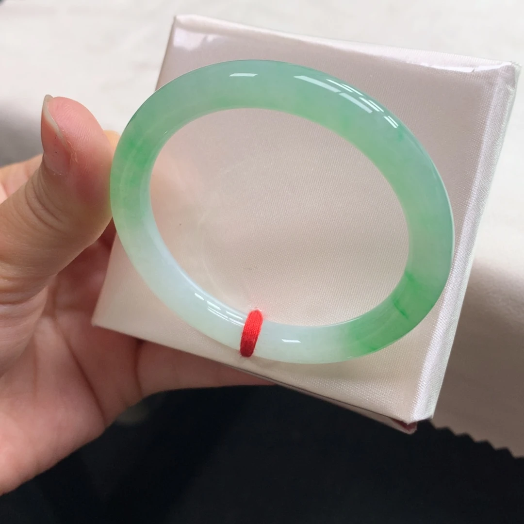 翡翠未镶嵌手镯40号52圆条阳绿