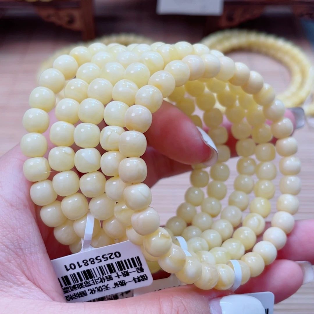 蜜蜡未镶嵌裸石多样性发其中一条