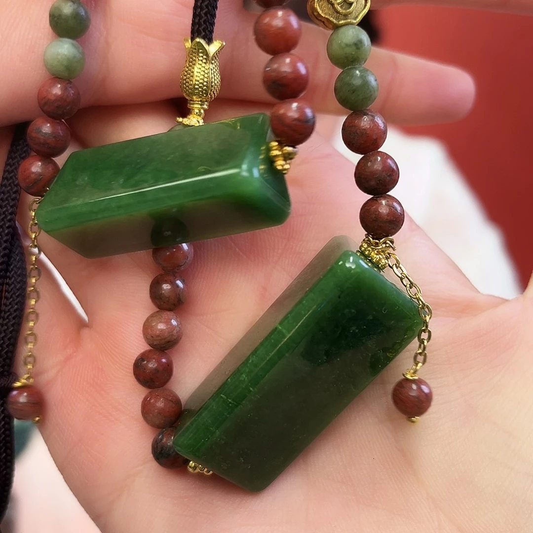 和田玉（碧玉）颈饰未镶嵌三角发其一