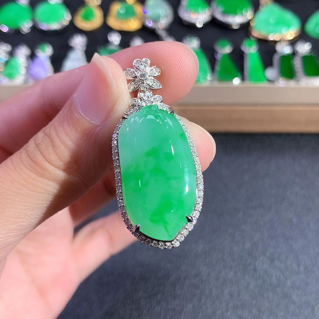 翡翠18K金镶嵌吊坠(赠链)