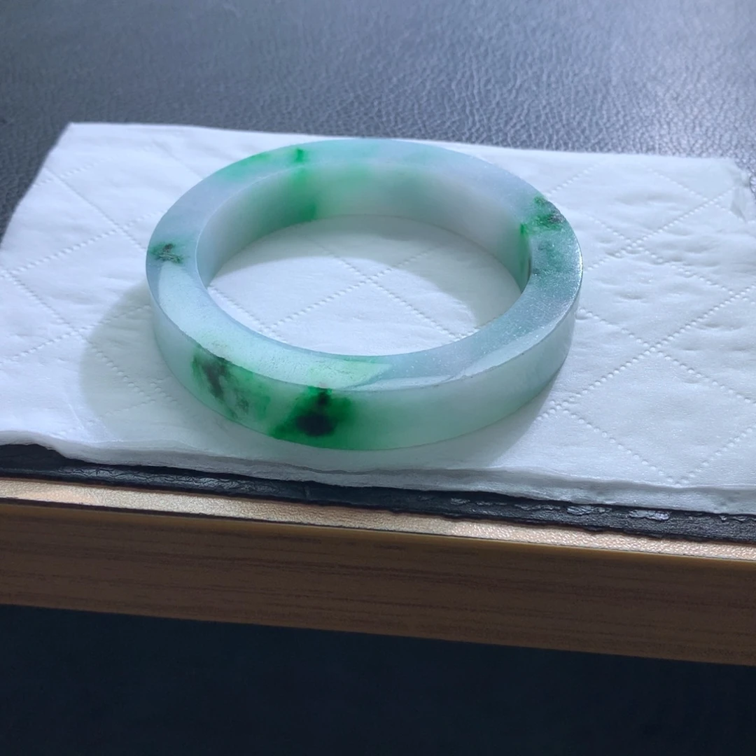 定制翡翠未镶嵌翡翠手镯白底青辣阳绿