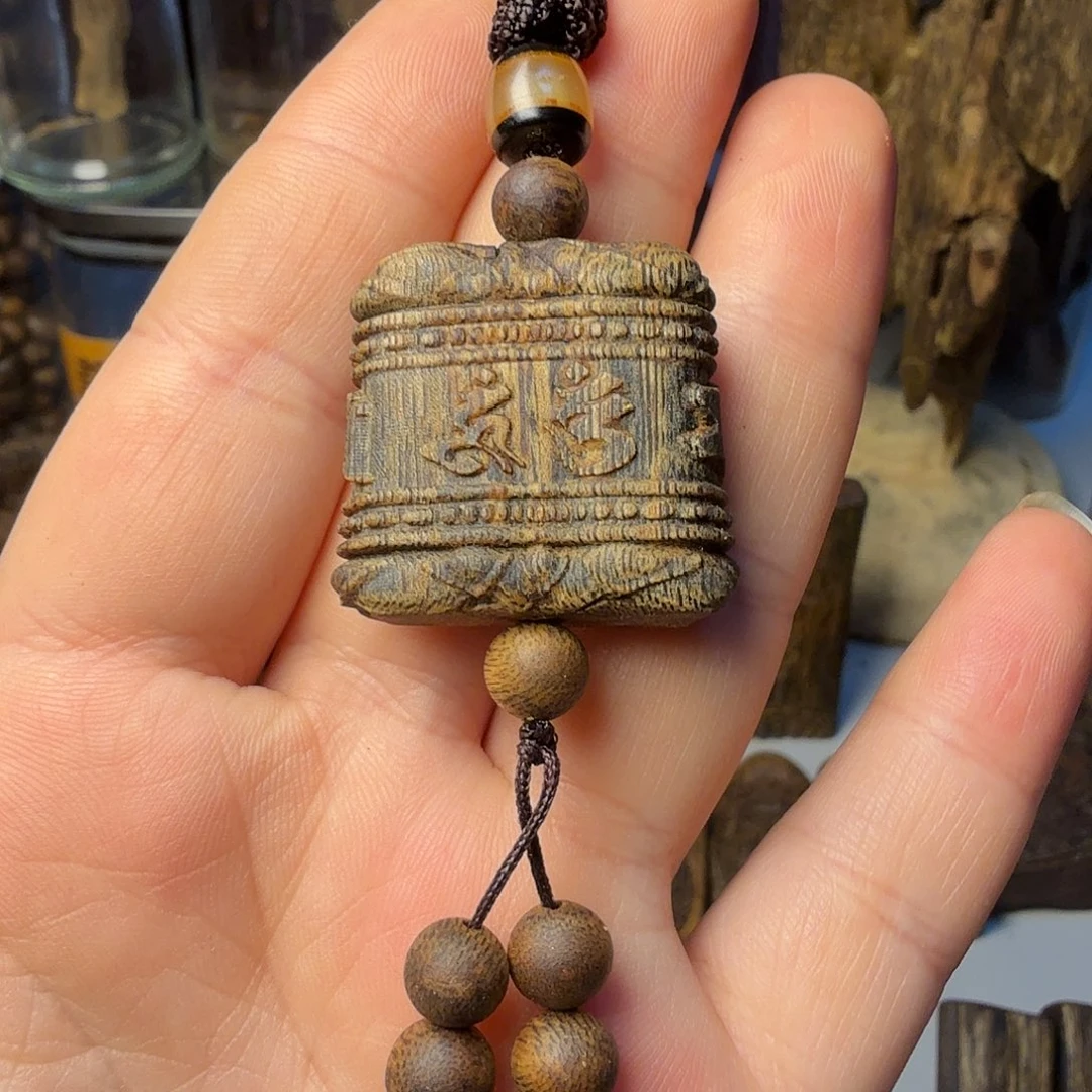 吊坠沉香木海南白棋糖结六字真言天珠