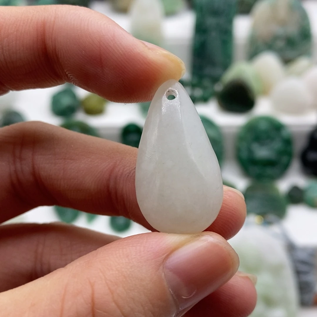 独山玉颈饰未镶嵌