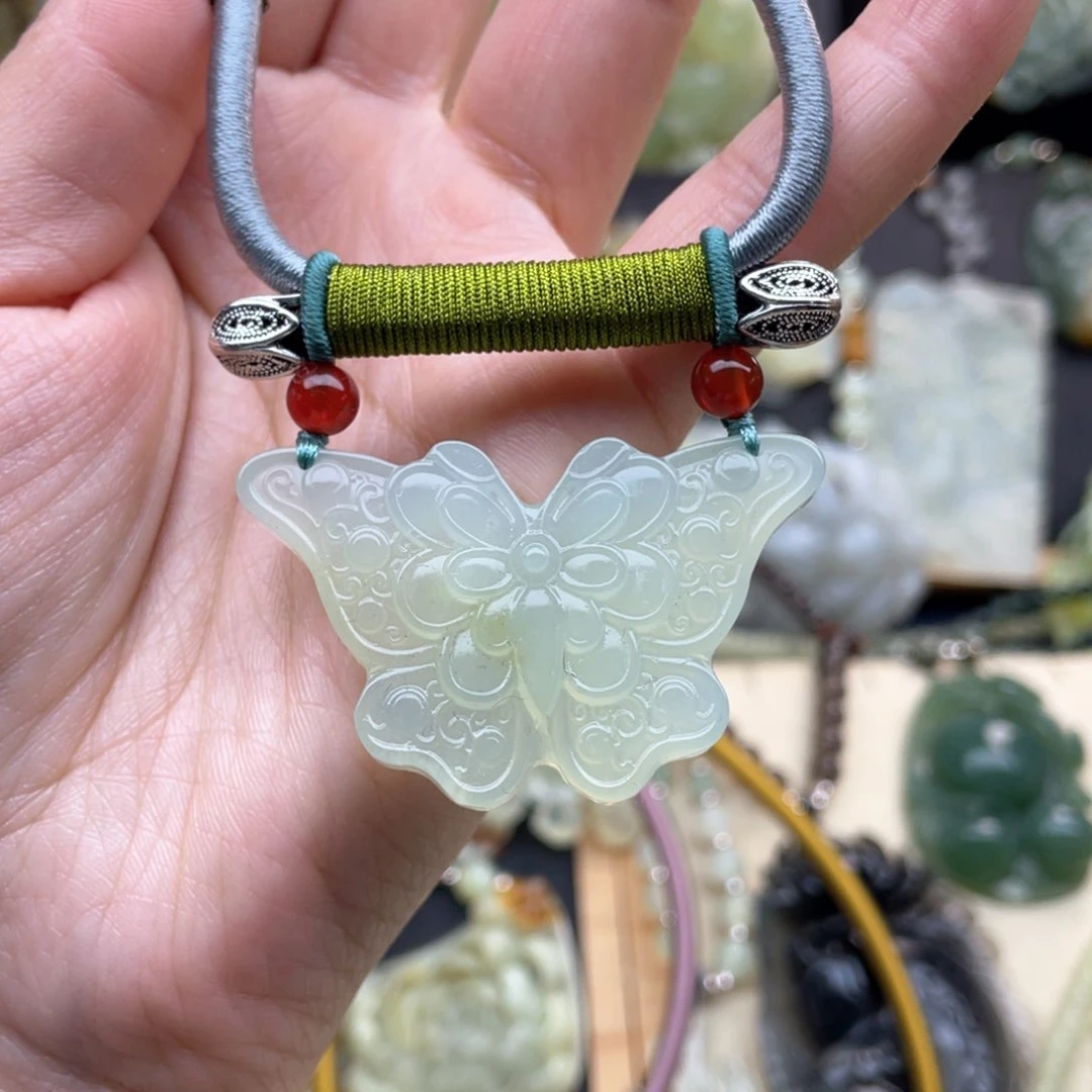 蛇纹石玉颈饰未镶嵌