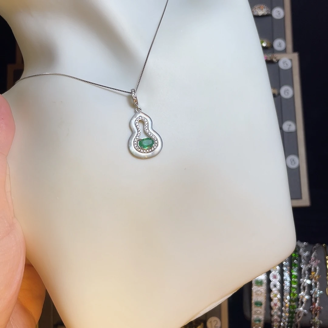 钰***岚祖母绿吊坠(赠链)银S925镶嵌拍四份
