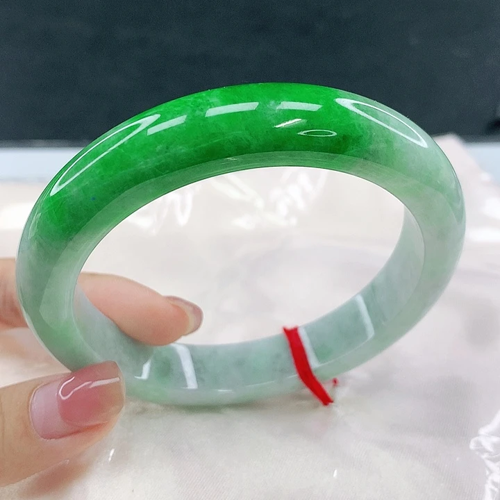 翡翠未镶嵌手镯圈63，0B015