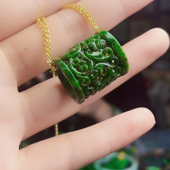 翡翠未镶嵌颈饰多样性