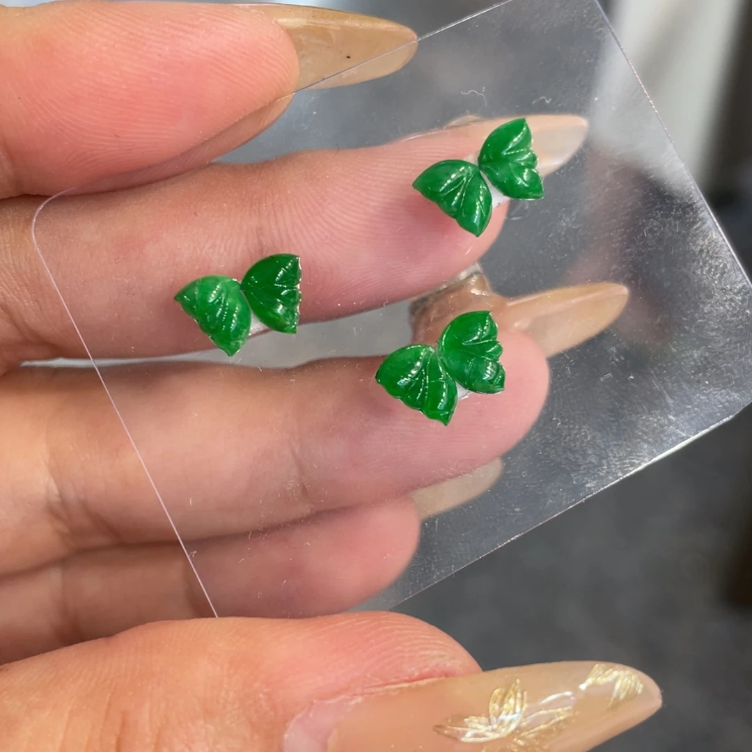 翡翠未镶嵌颈饰蝴蝶
