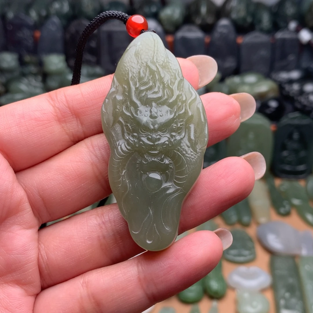 颈饰未镶嵌和田玉挂件48（有包容）