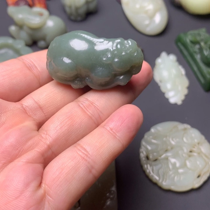 尘***人和田玉未镶嵌颈饰