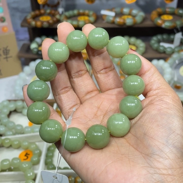 寶***寶和田玉未镶嵌手串