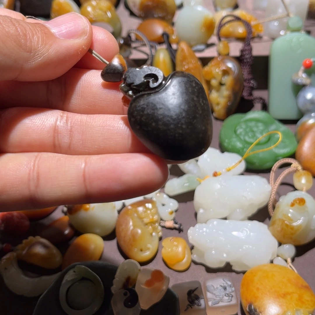 启***o和田玉未镶嵌颈饰