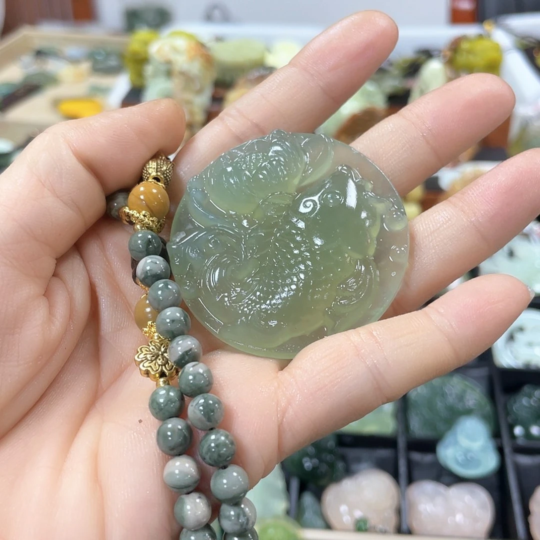 蛇纹石玉颈饰未镶嵌