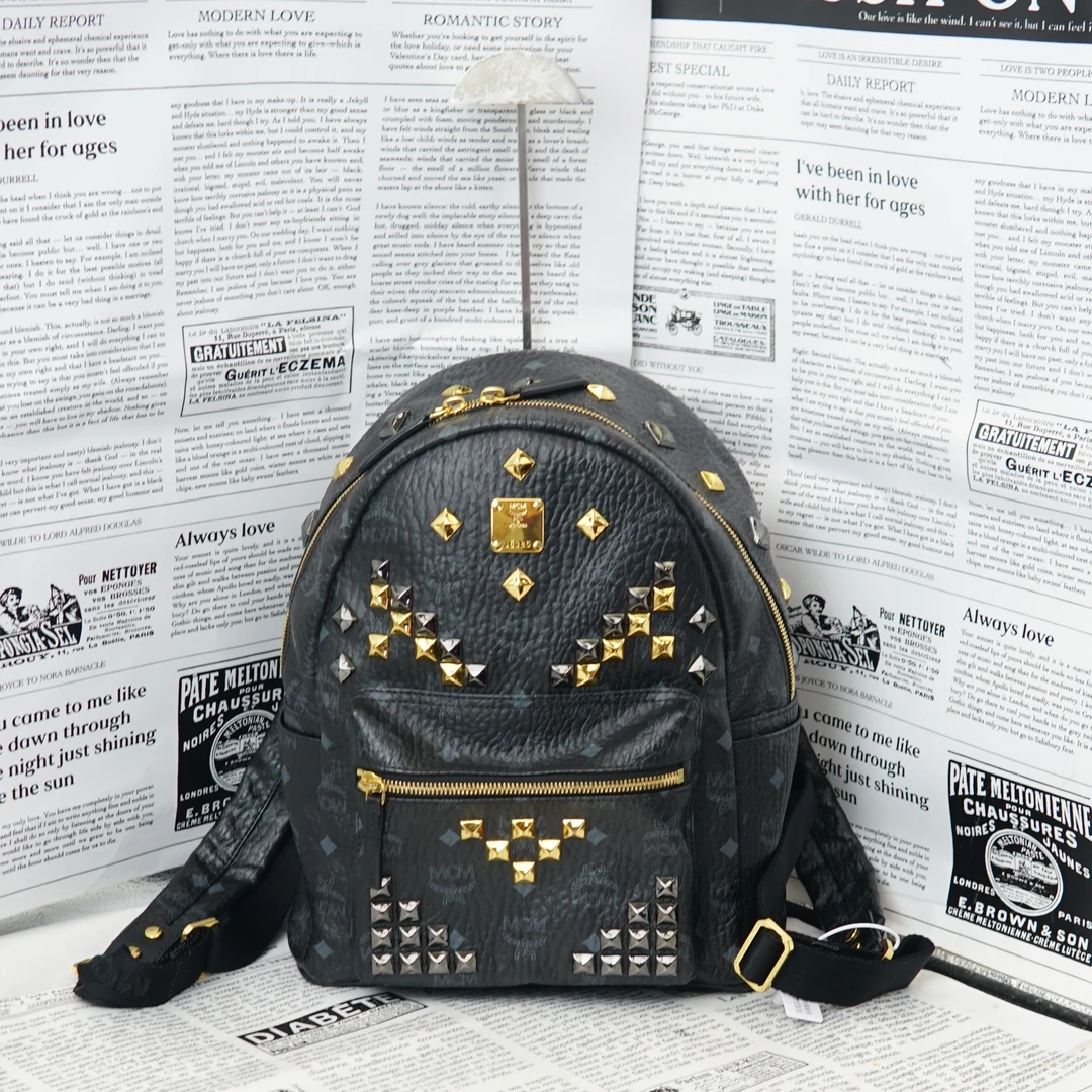95新 MCM 黑色双肩包/FYAR07703041/3041