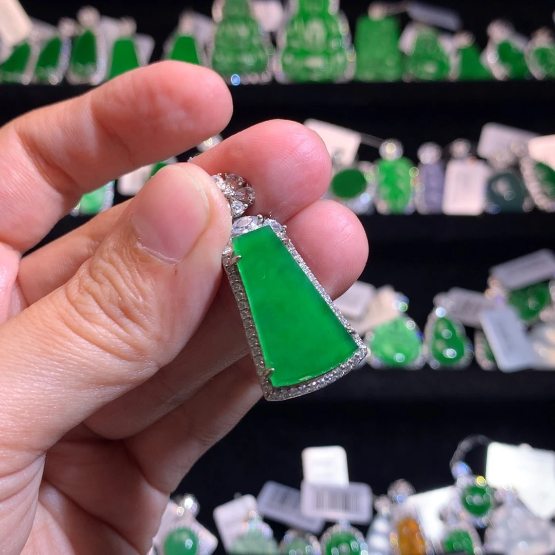 【闪购商品】颈饰银S925镶嵌翡翠