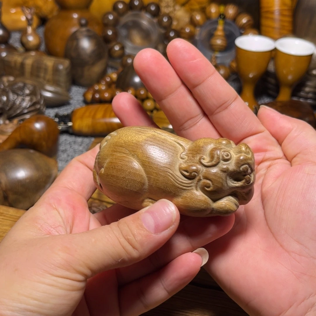金丝楠貔貅手把玩