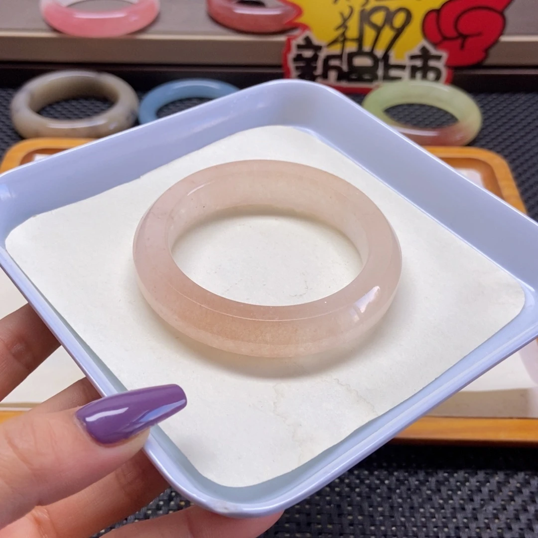 未镶嵌手镯石英岩玉