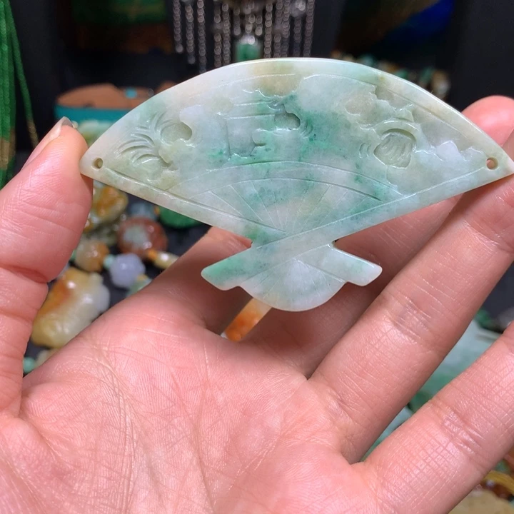 翡翠未镶嵌颈饰扇子