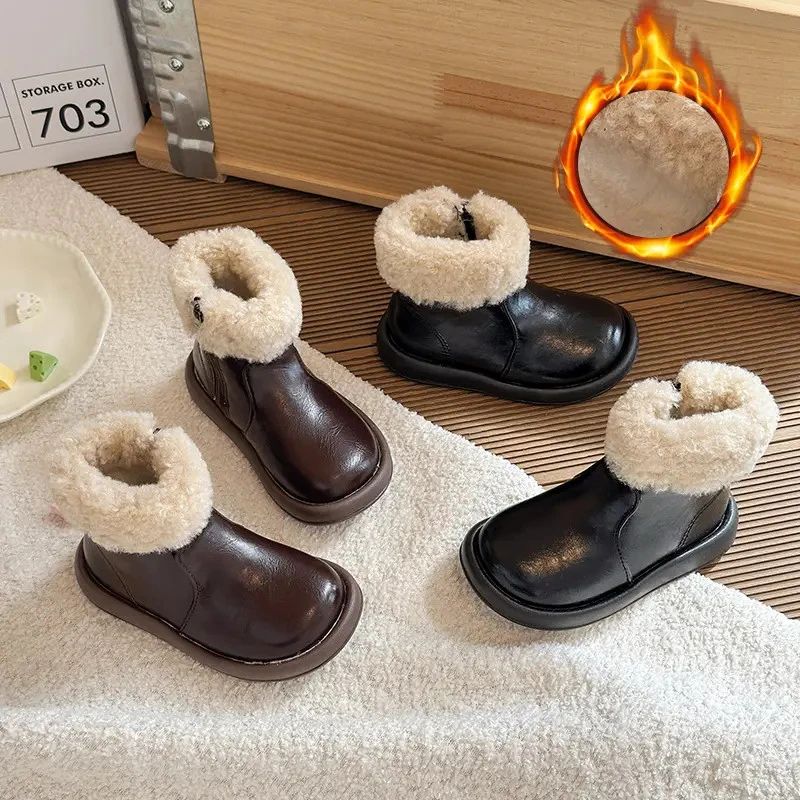 小黄鸭儿童靴子女童加绒短靴秋冬季新款爆款保暖鞋中大童软底棉靴