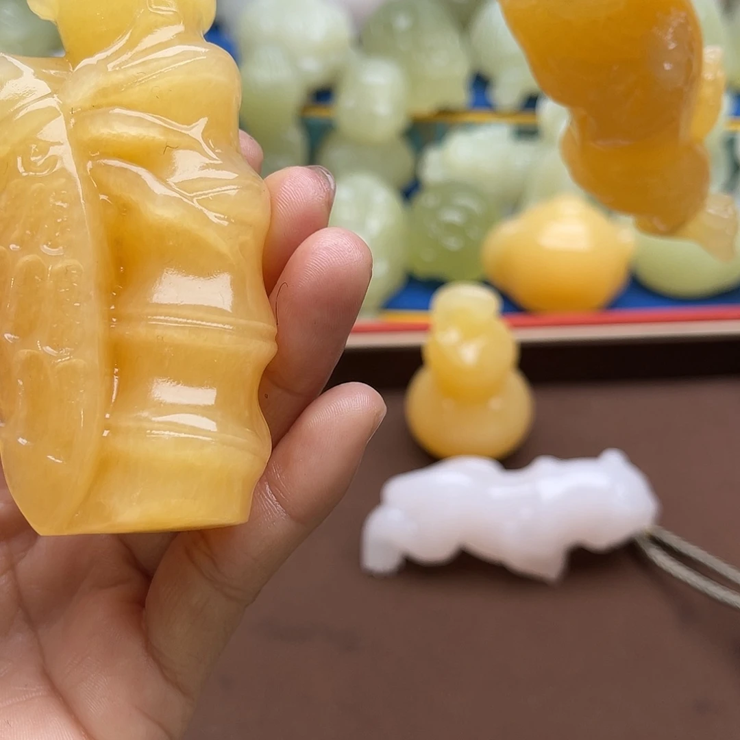 樱***桃玉天然桌面小摆件