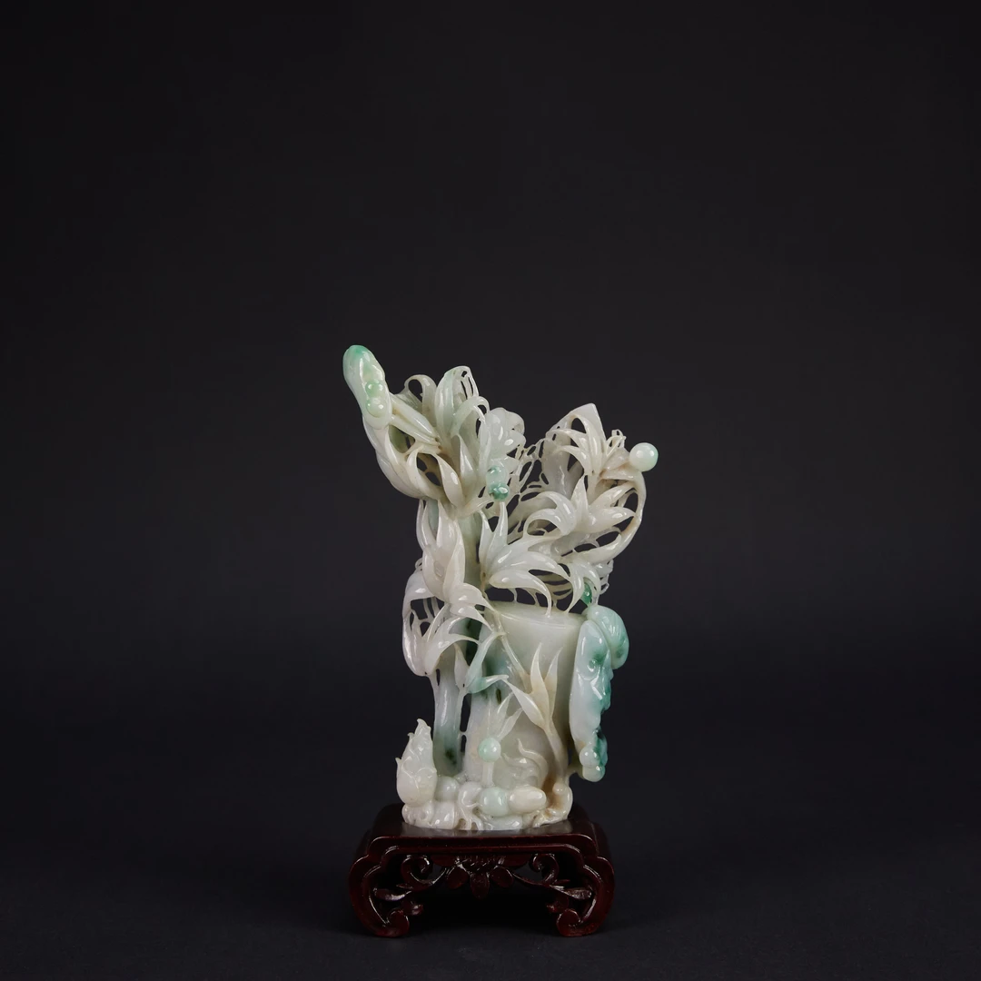 LOT010224 20世纪 翡翠巧雕花卉摆件