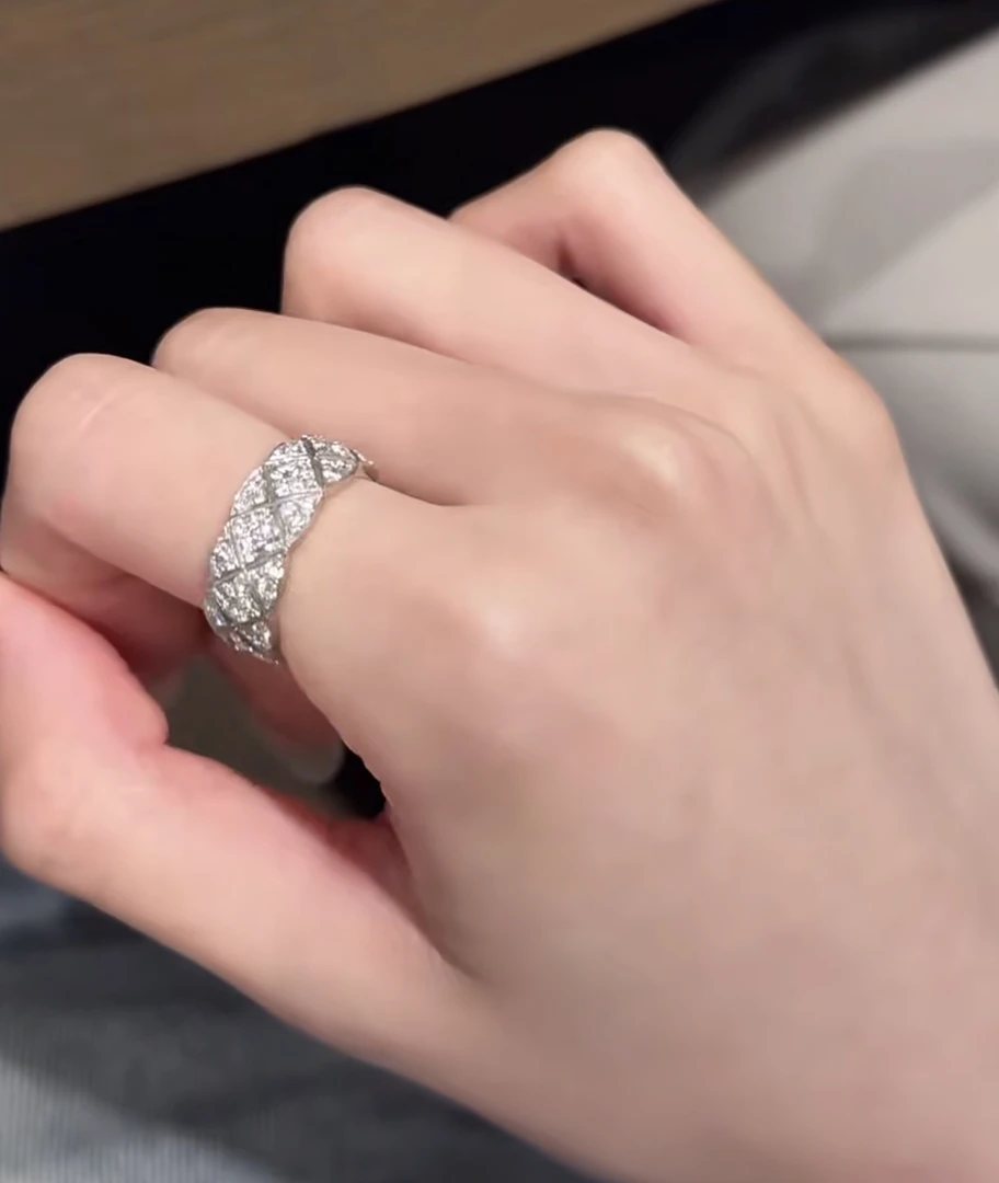 钛钢戒指 小香开口菱格戒指220