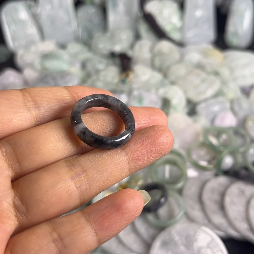 夏***香翡翠未镶嵌吊坠(不含链)